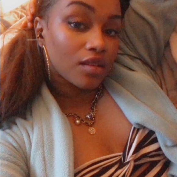 Meet your Posher, Aree - Picture 3 of 4